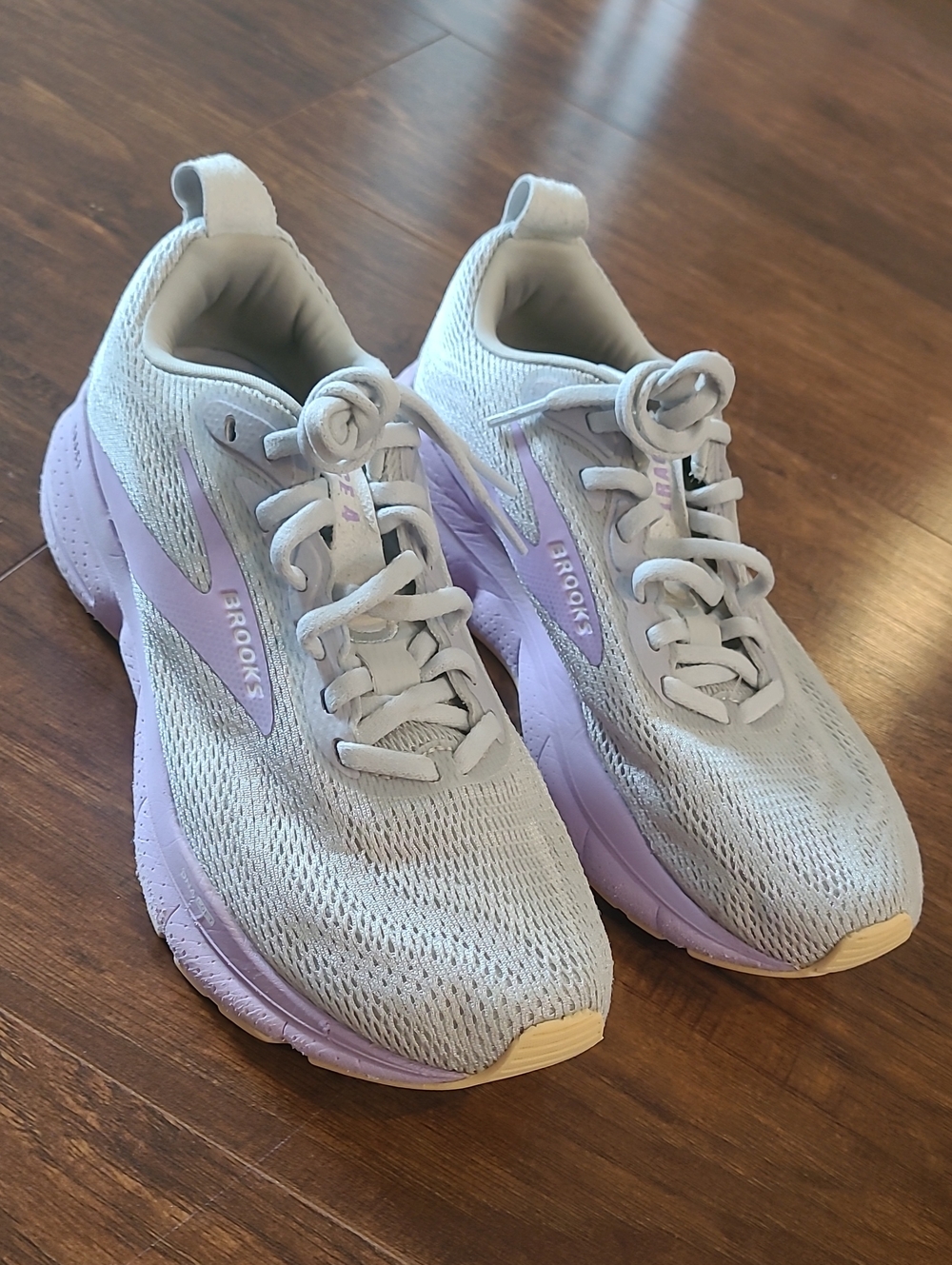 Brooks Trace 4 Women’s Lavender/Light Gray Running Shoes Size 6